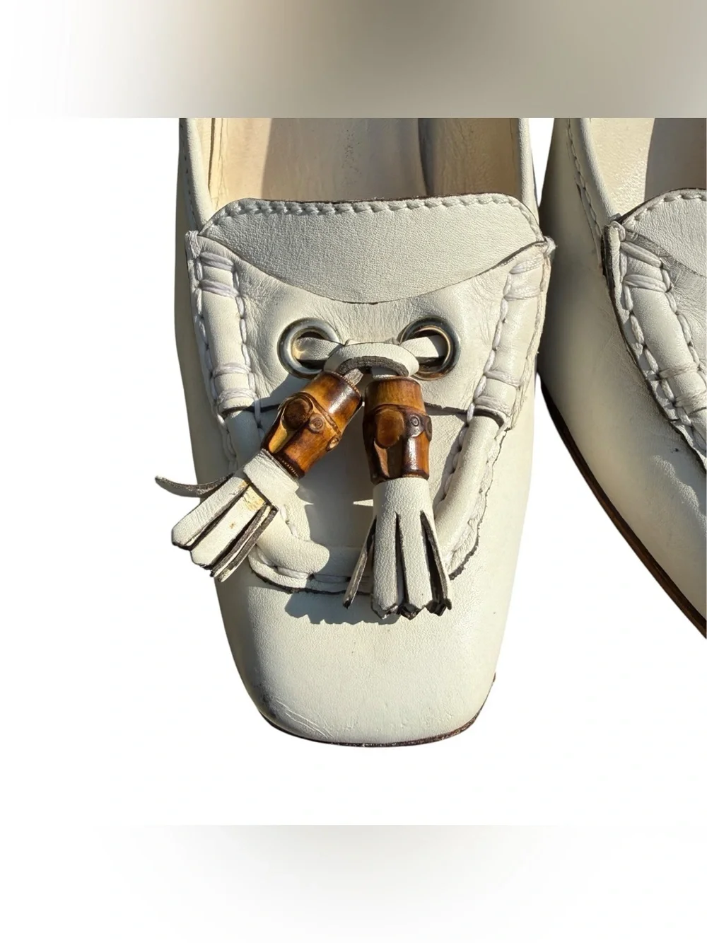 Gucci Vintage White Leather Bamboo Tassel Loafer Pumps Heels 8B Italy Y2K Luxury
